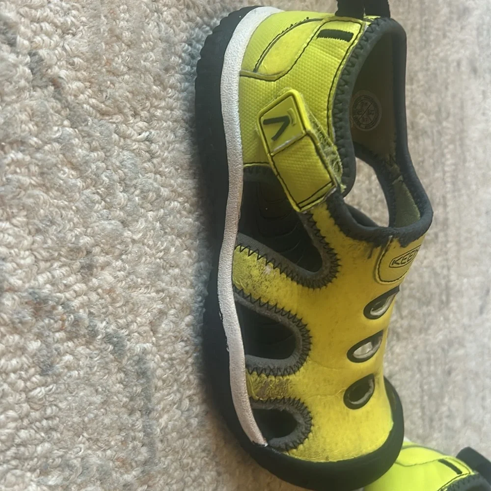 Keen Sting ray sandals